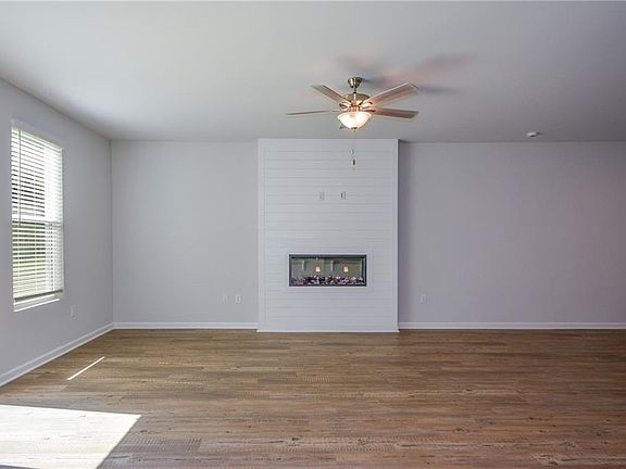 5th image of 104 Green Love Ln