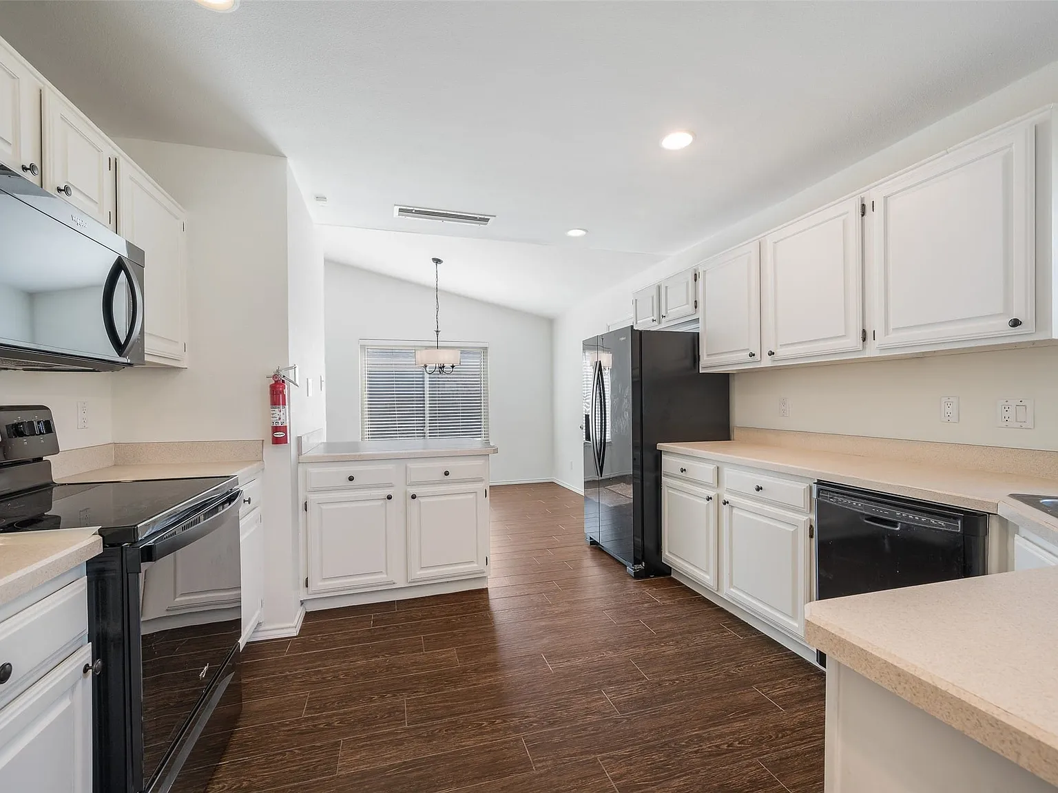 4 bed, 2.0 bath, 1775 sqft, $2,500 — Photo 2