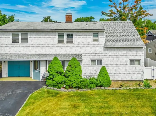 50 Serpentine Lane, Levittown, NY 11756