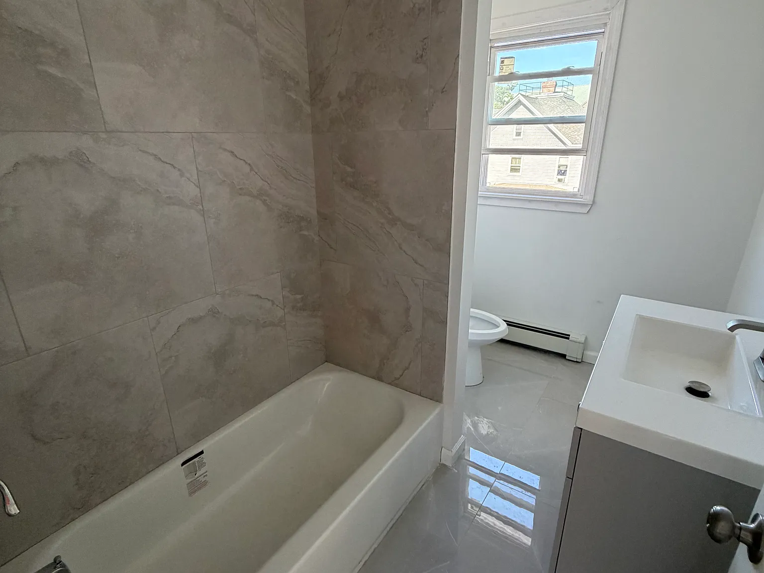 3 bed, $2,000 — Photo 3