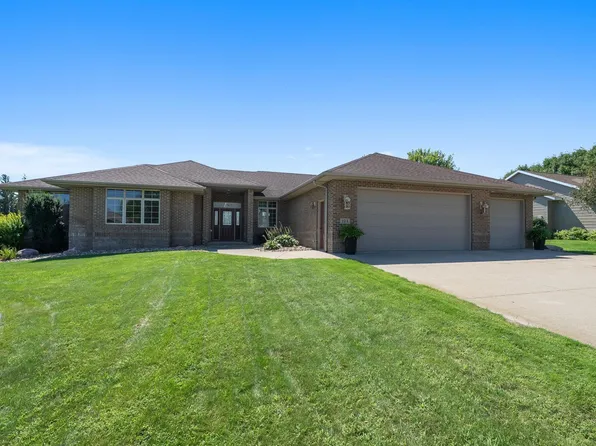 104 Cedar Ln, Rock Rapids, IA 51246