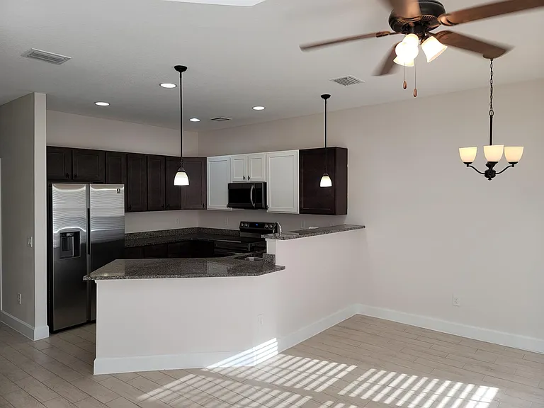 2102 Penny Ln — Photo 5