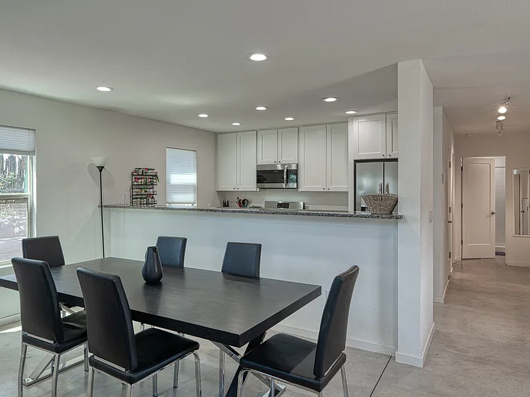 2180 W Alameda St #24 — Photo 10
