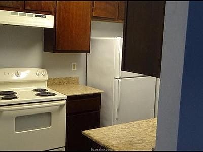 4th image of 812 Navarro Dr APT A