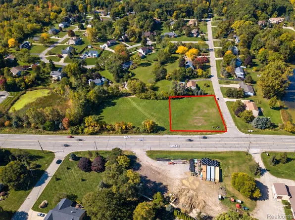 3 S Saginaw St, Grand Blanc, MI 48439