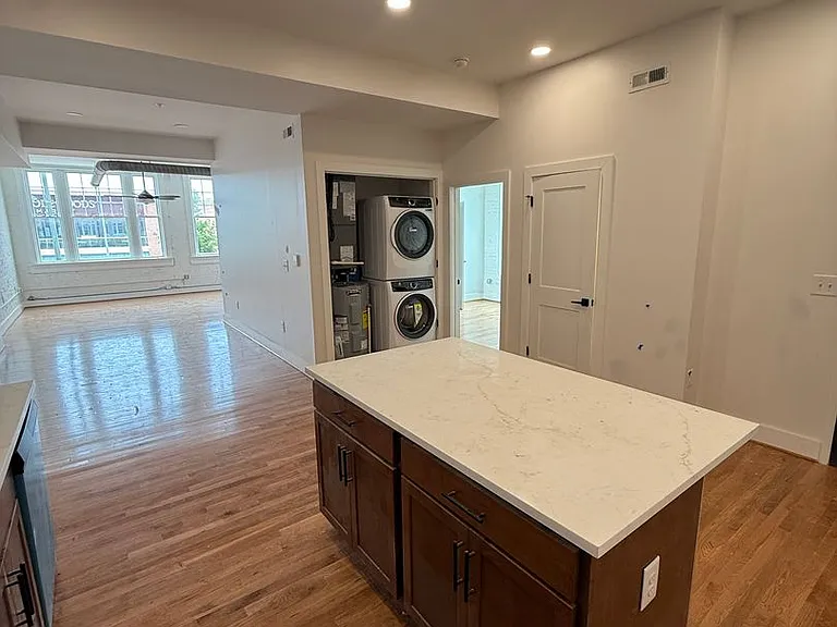 2033 W Broad St — Photo 1
