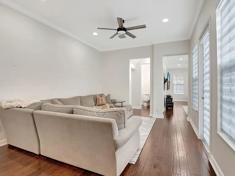 8302 NW 8th Ter #8302 — Photo 13