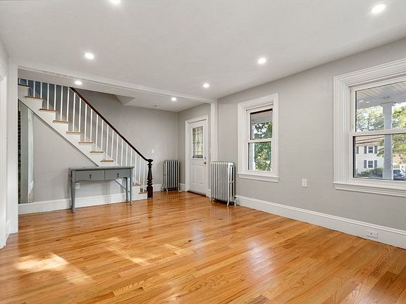 4th image of 385 East St