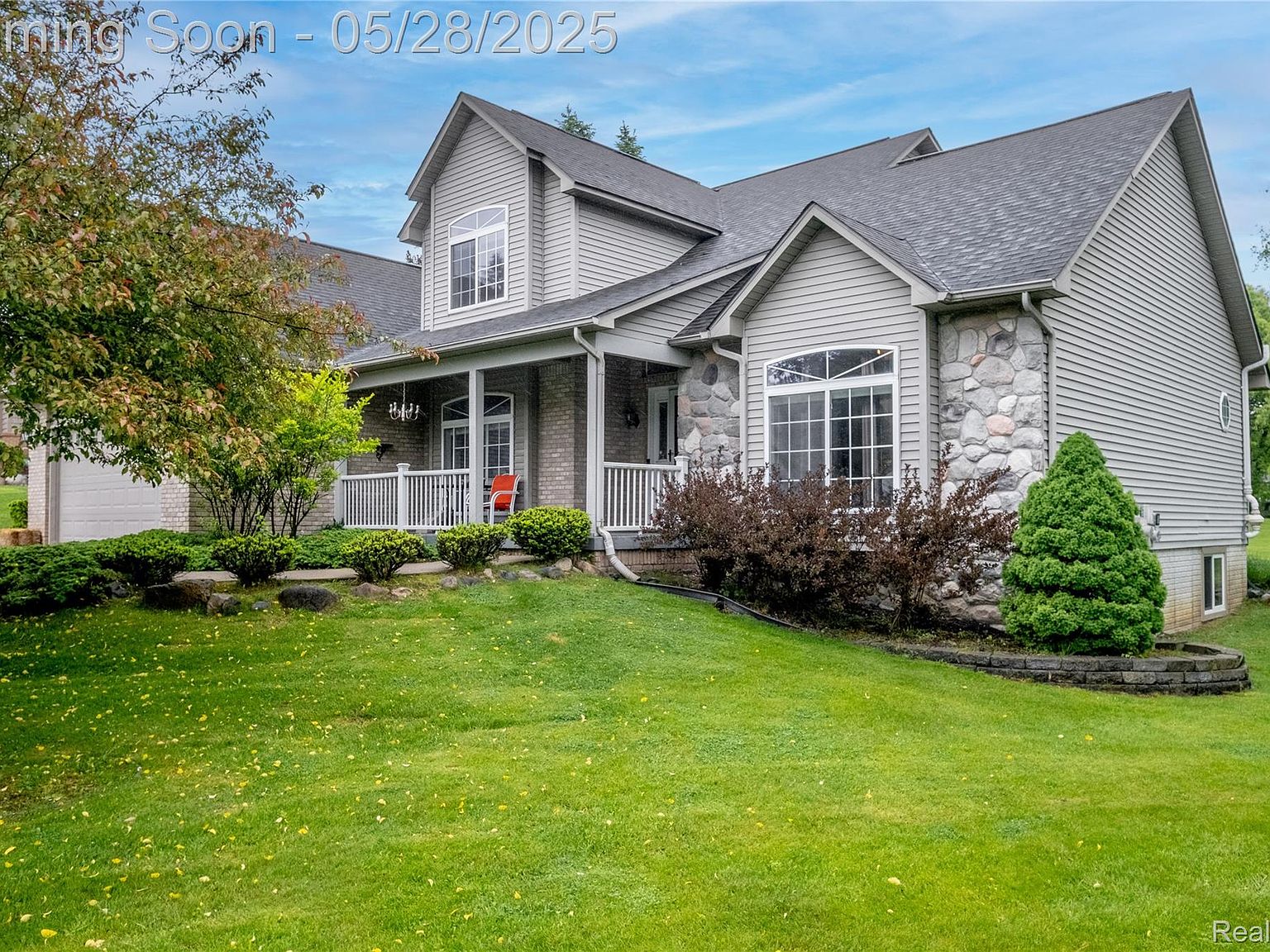 105 Crescent Hill Dr, Ortonville, MI 48462 | Zillow