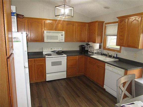 4th image of 5421 NW 92nd St