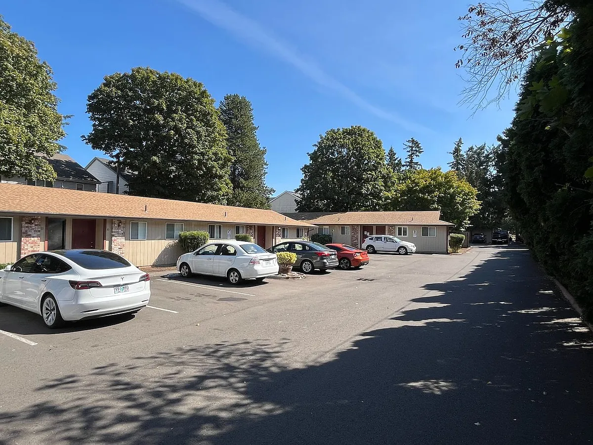 Building Photo - Evergreen Gardens