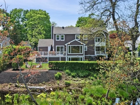 16 May St, Marblehead, MA 01945