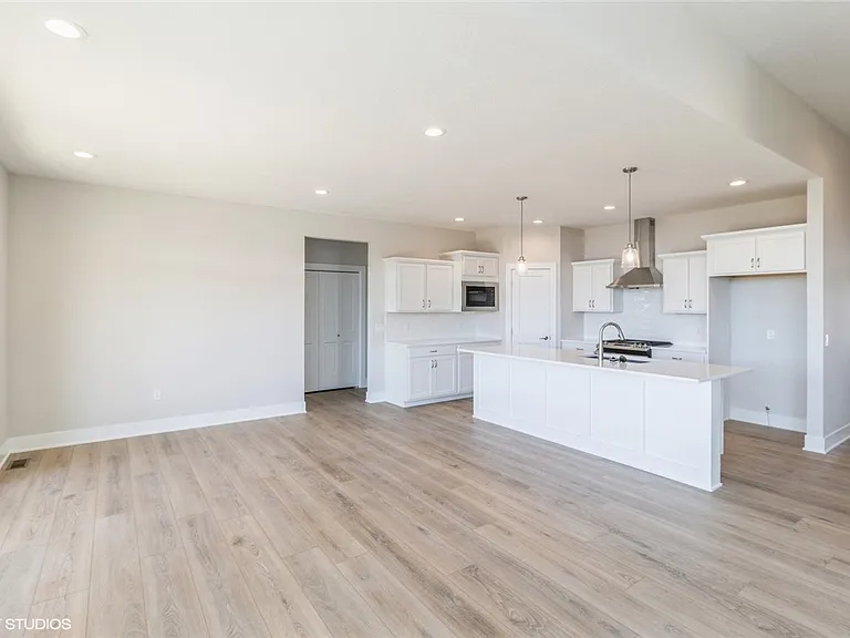 2780 SE Florence Dr — Photo 3
