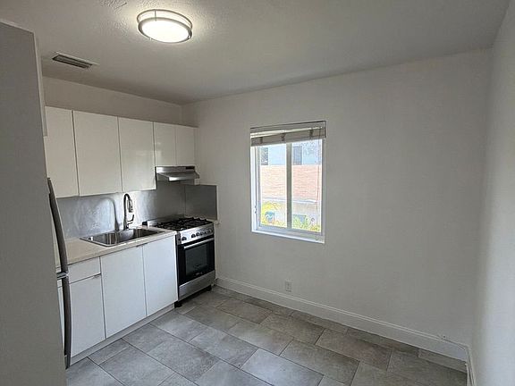 2nd image of 500 NW 35th St APT 5