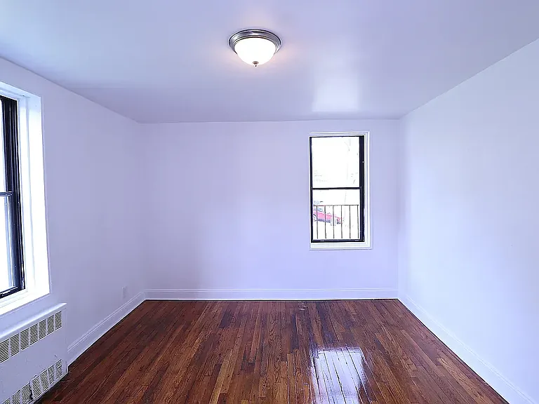 208-84 Grand Central Pkwy #3D — Photo 2