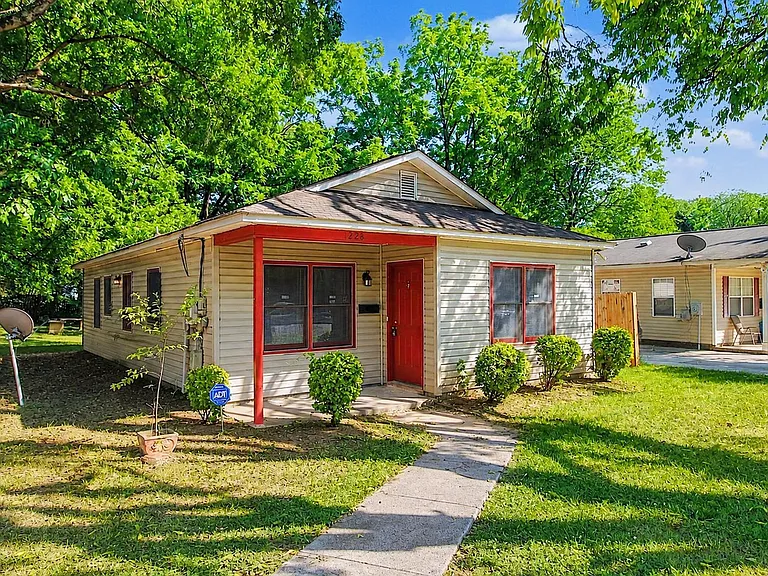 1228 Pegram St — Photo 2