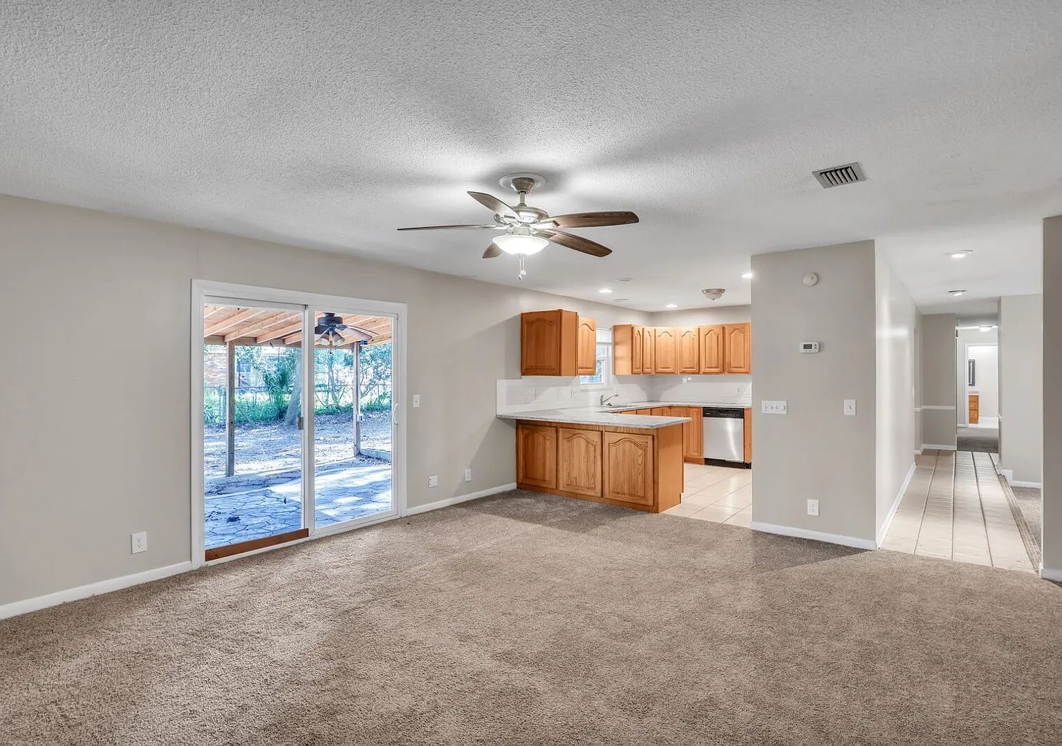 4 bedroom 2.5 bath home in Fort Caroline! — Photo 3