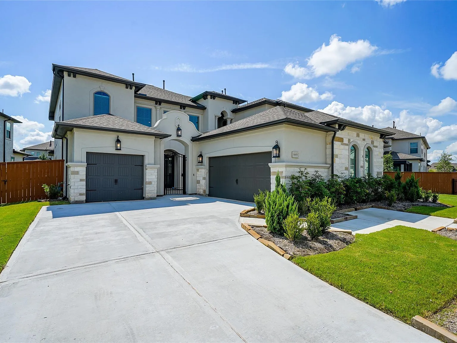 5 bed, 4.5 bath, 4142 sqft, $5,500 — Photo 1