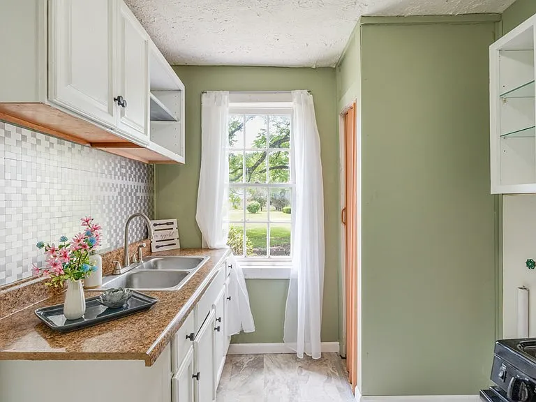 1528 Fletcher St — Photo 12