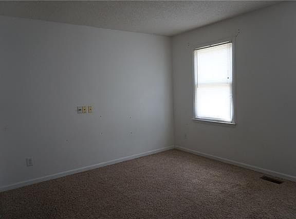 5th image of 1221 Camelot Ct NE #9