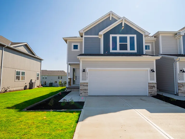 3721 SW Clayton Pl — Photo 1