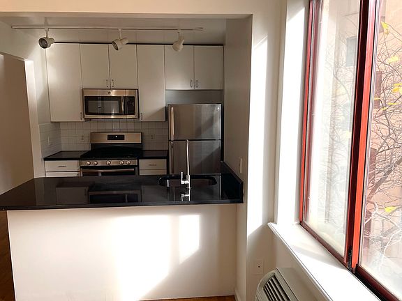 2nd image of 190 E 7th St APT 413