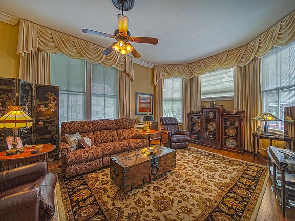 3rd image of 701 McCormick Blvd