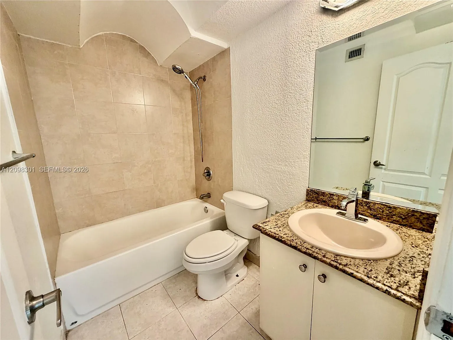 Virginia Pointe Condo — Photo 3