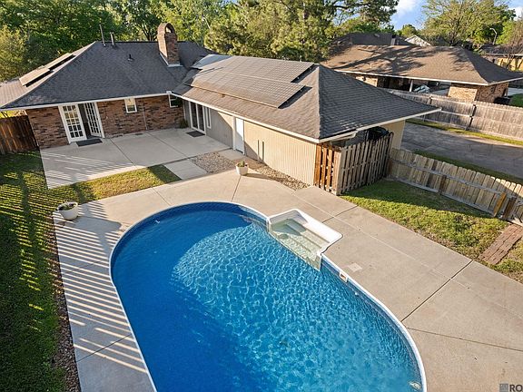 2nd image of 1324 Rue Desiree