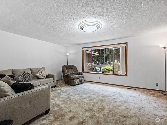 2nd image of 8542 Pacific Avenue SE