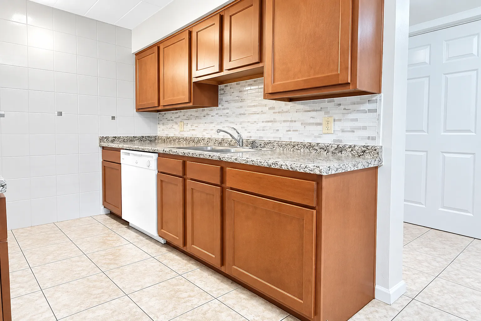 Studio, 400 sqft, $905 — Photo 4