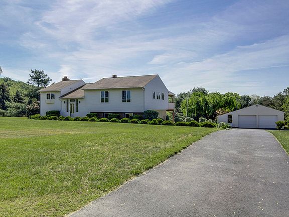 3rd image of 311 Blue Grass Ln