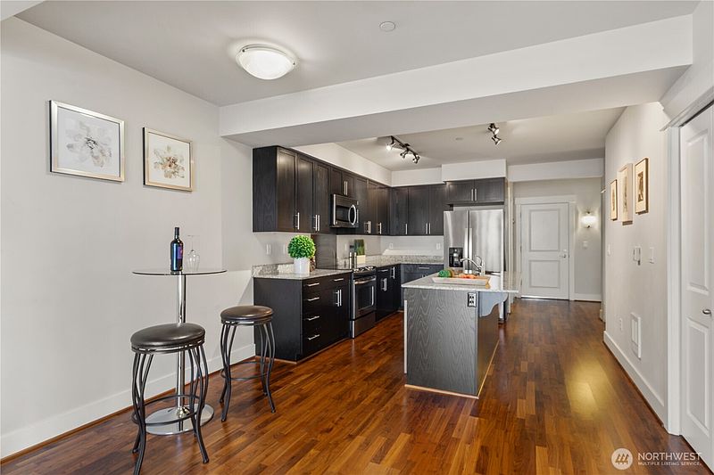 5th image of 699 John Street #507