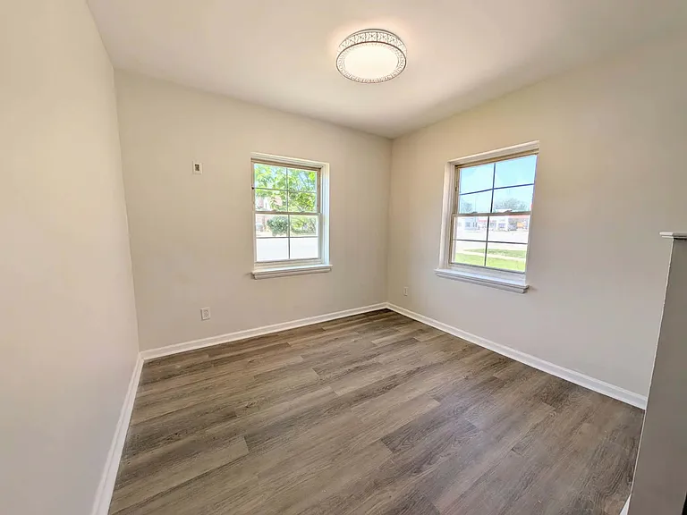 588 S Kennedy Dr — Photo 7