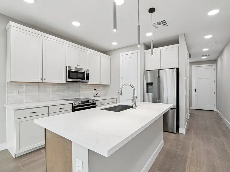 Pasadena Townhomes — Photo 12