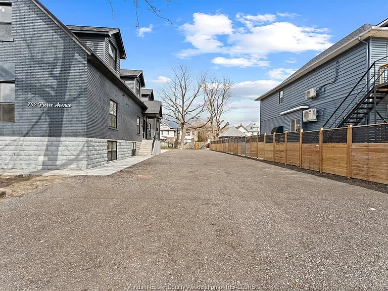 702 Pierre Ave #4 — Photo 11