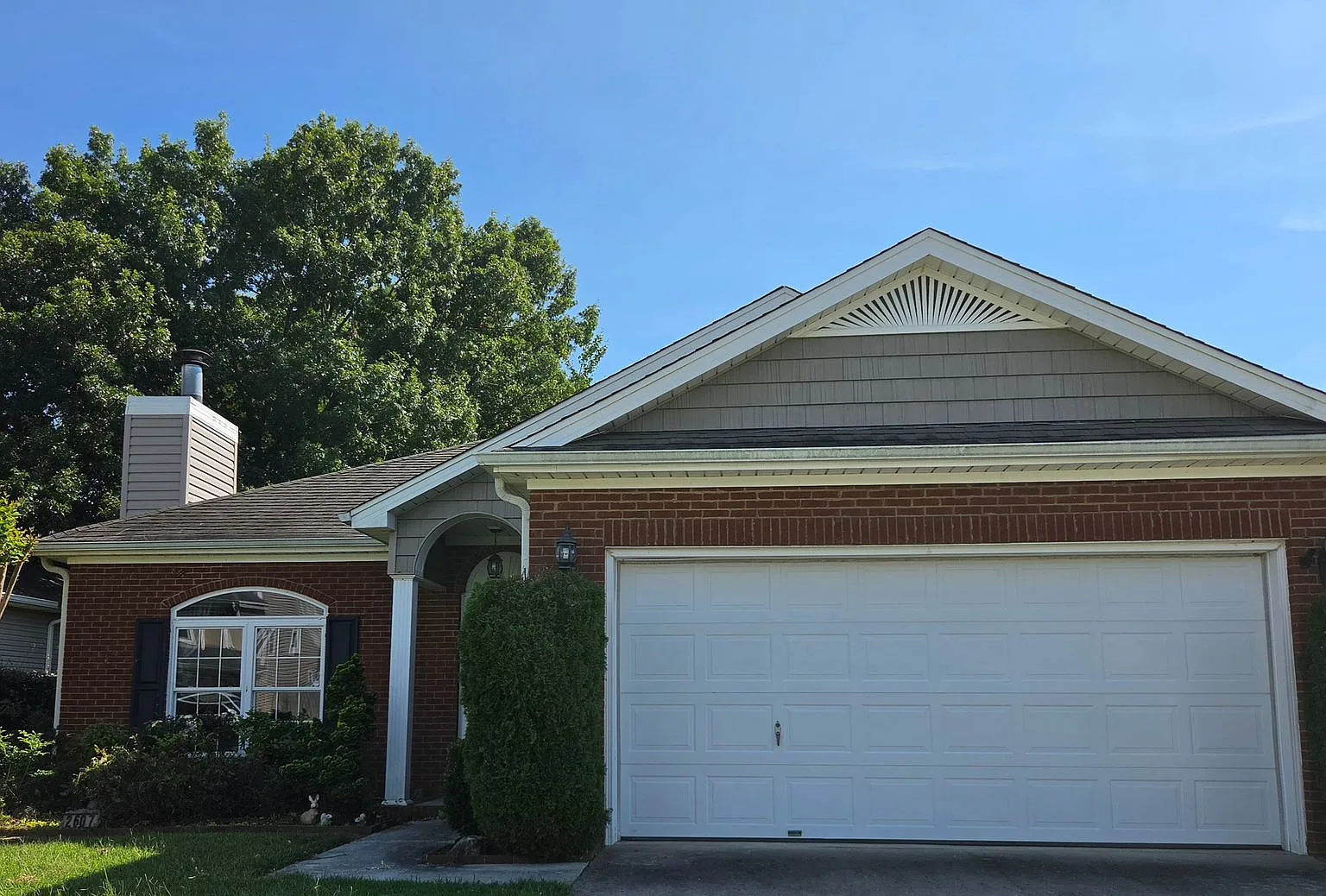 Rent Ready in South Huntsville — Photo 1