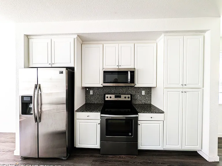 1571 Pratt Pl — Photo 8