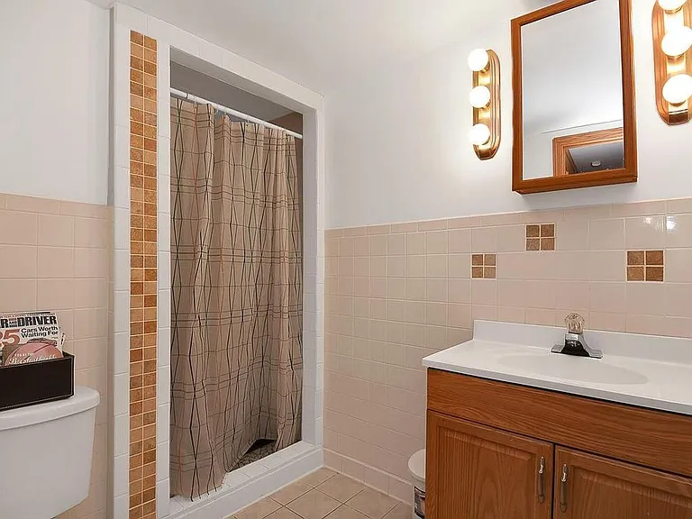 Large basement bath.