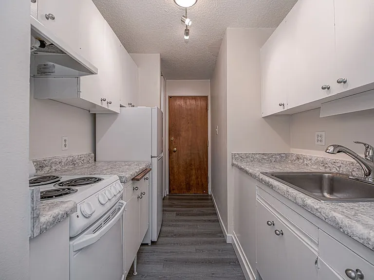 Clift House Apartments — Photo 25