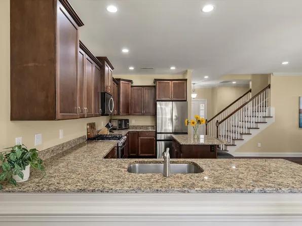 1904 Chestnut Oak Ln, Charleston, SC 29414