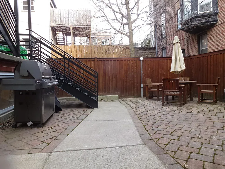 W Armitage Ave — Photo 11