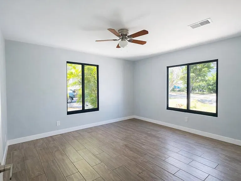824 Winters St — Photo 6