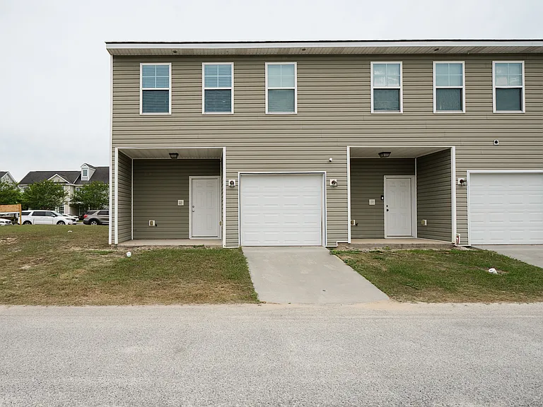 115 Governors Blvd — Photo 11
