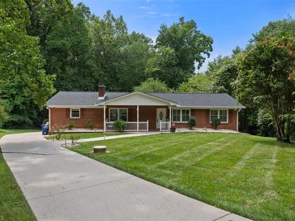 3110 Wonderwood Dr, Winston Salem, NC 27103