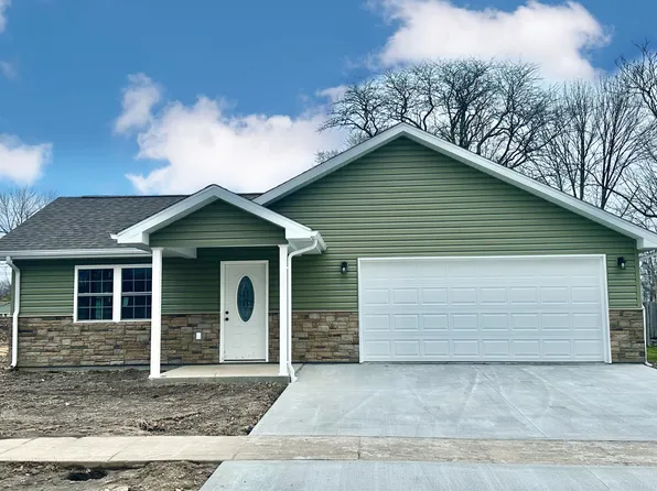 524 W 3rd St, Flora, IL 62839