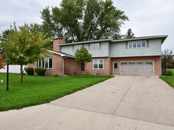 775 12th St NE, Valley City, ND 58072