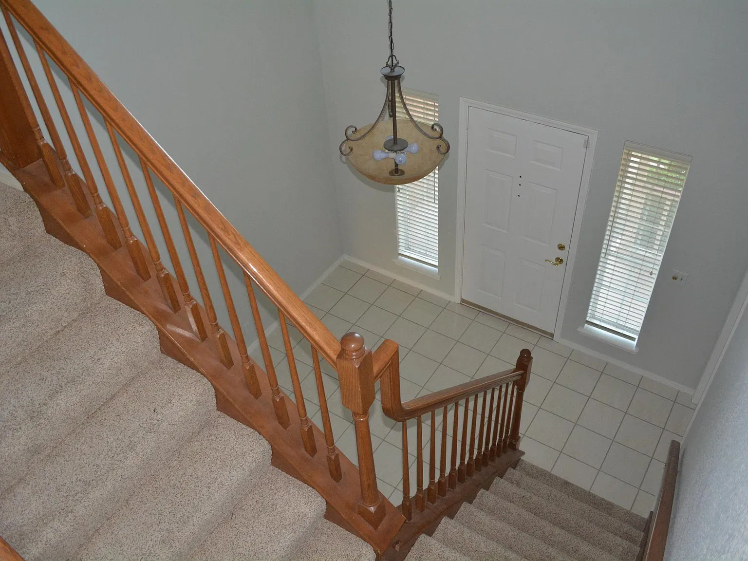 4 bed, 2.5 bath, 2500 sqft, $1,900 — Photo 4