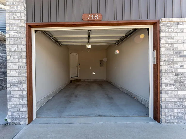 Oakwood Heights Townhomes — Photo 66