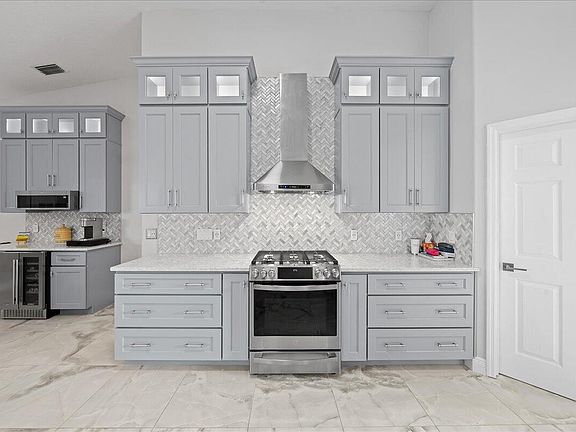 5th image of 428 Vizcaya Ct